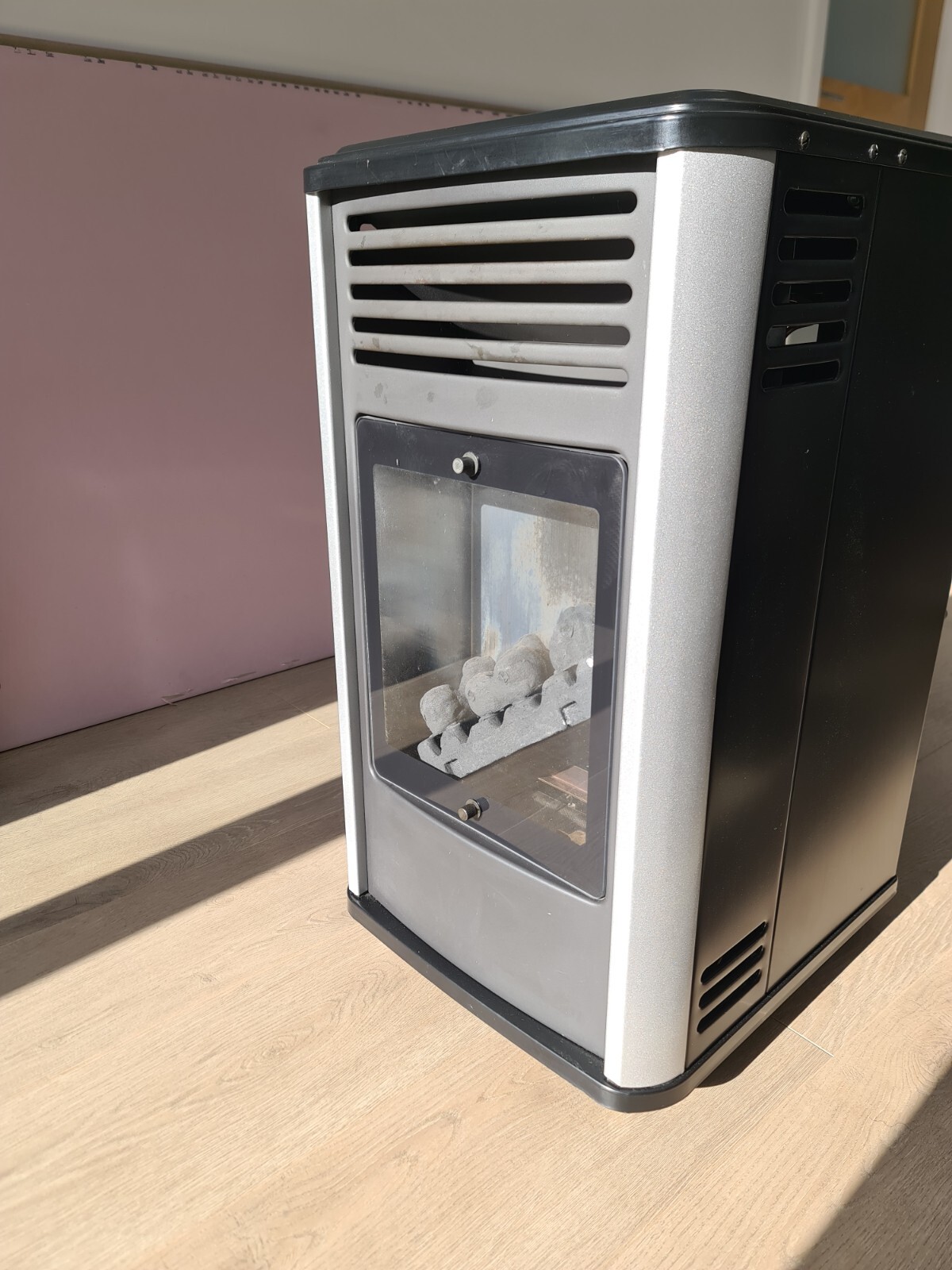 Manhattan 3.4kw Portable Gas Fire with gas bottle included. eBay