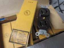 Hubbell 9200 Twist Lock Duplex Receptacle 125 Volt ~ 15 Amp ~ HBL9200 Twist-Tite