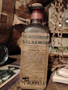 RARE Antique Post-Civil War 1880s Gelsemium  W.S. Merrell Co. Apothecary Bottle