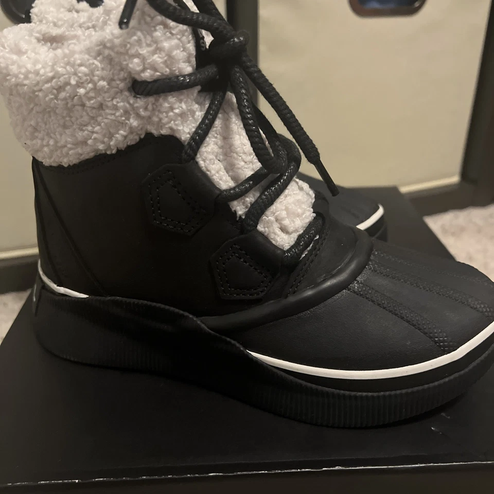 Botas impermeables con aislamiento de frío SOREL® 6 Out N About™ IV para mujer - negras/tiza Foto 3 de 4