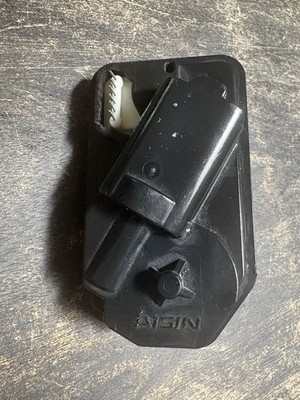 88940-47011 88940-47010 Active Grille Shutter Motor - AISIN (OEM Toyota) *READ*