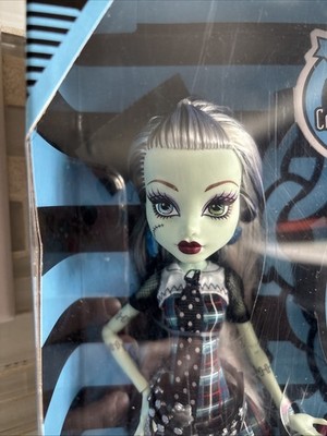 Monster High Doll Frankie Stein Creeproduction Boo-riginal  *Box Damage* READ