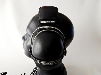 Pioneer SE-305 Stereo Headphones   Classic Hi-Fi  Collector s Item