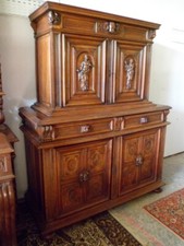 Antica rara Credenza scolpita in Noce  fine 700 originale