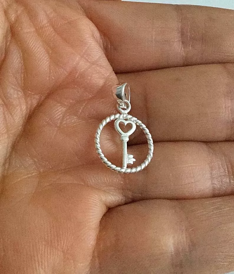 925 Sterling Silver Heart Key Pendant Dije de Llave Coraz n