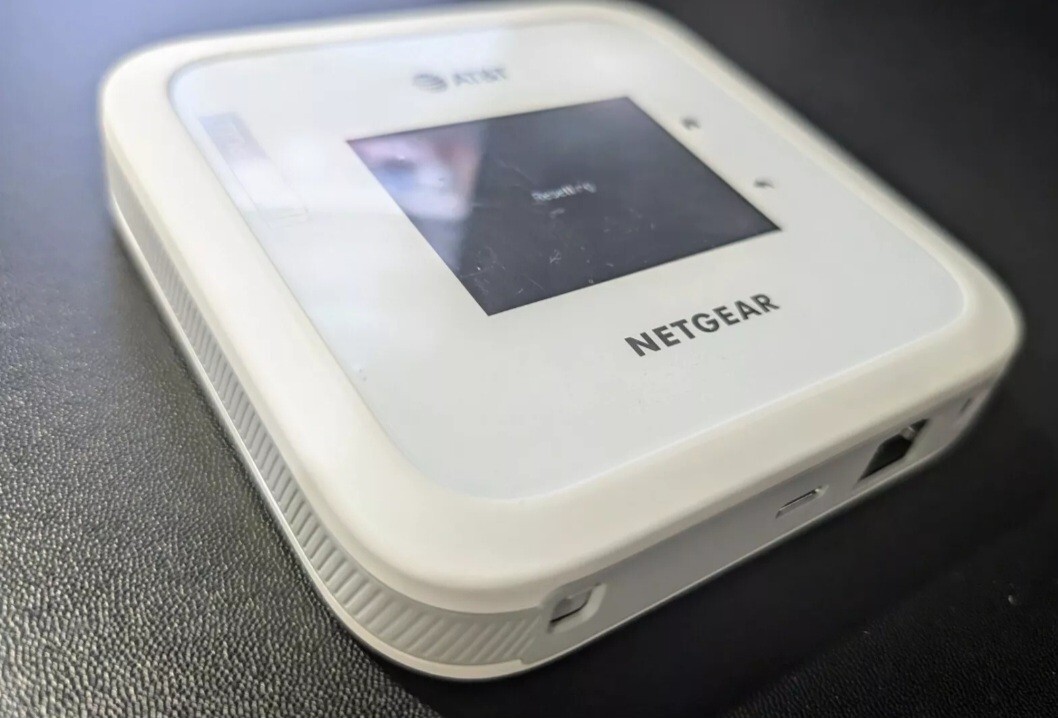 Netgear Nighthawk M6 5G MR6110 WiFi 6 MIFI Mobile Router (AT&T)Hotspot