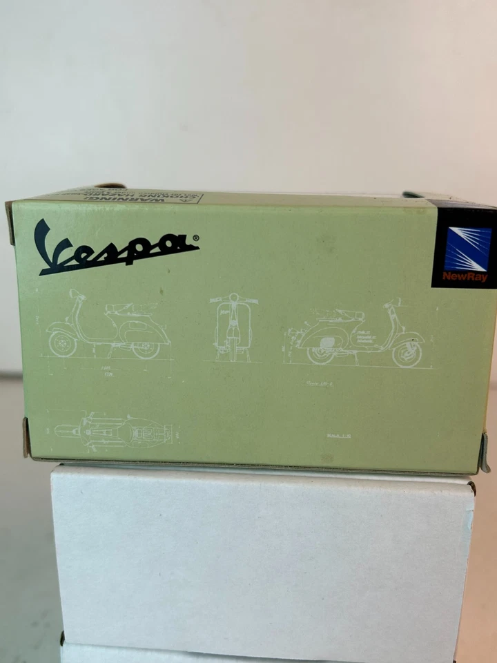 New Ray 1:32 Scale 1946 Vespa 98 Scooter - Image 2 of 4