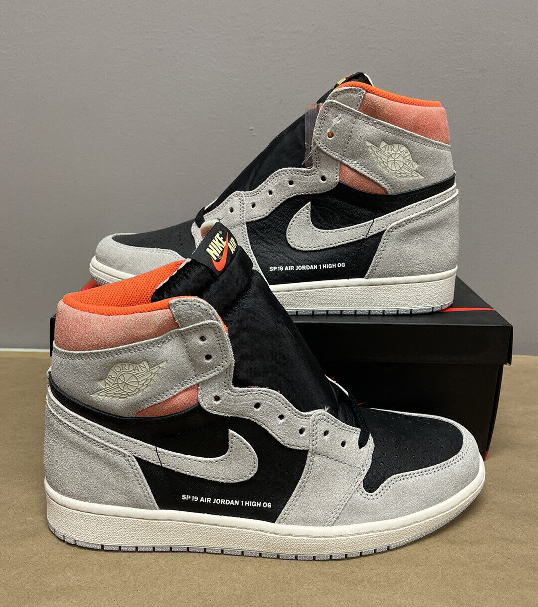 Nike Air Jordan 1 Retro High OG Neutral Grey Hyper Crimson 12