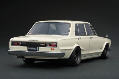 自動車 ignition model1/18NISSAN SKYLINE2000GT-R Ignition Model 1:18 Nissan Skyline 2000 GT-R (KPGC10) in