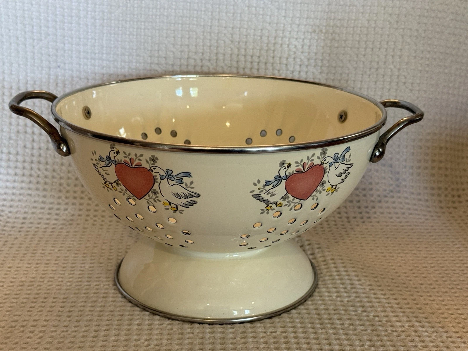 VTG Enamel Country Goose Colander Strainer Metal Footed Marmalade Geese Grandma
Opens in a new windo