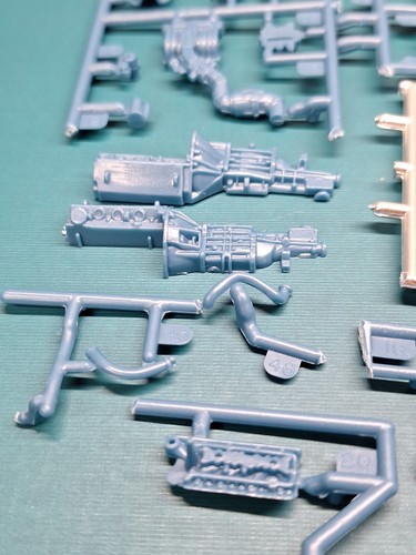 Revell AMT Ertl Monogram MPC 1/25 Model Part 95 Ford Mustang 5.0 Engine ...