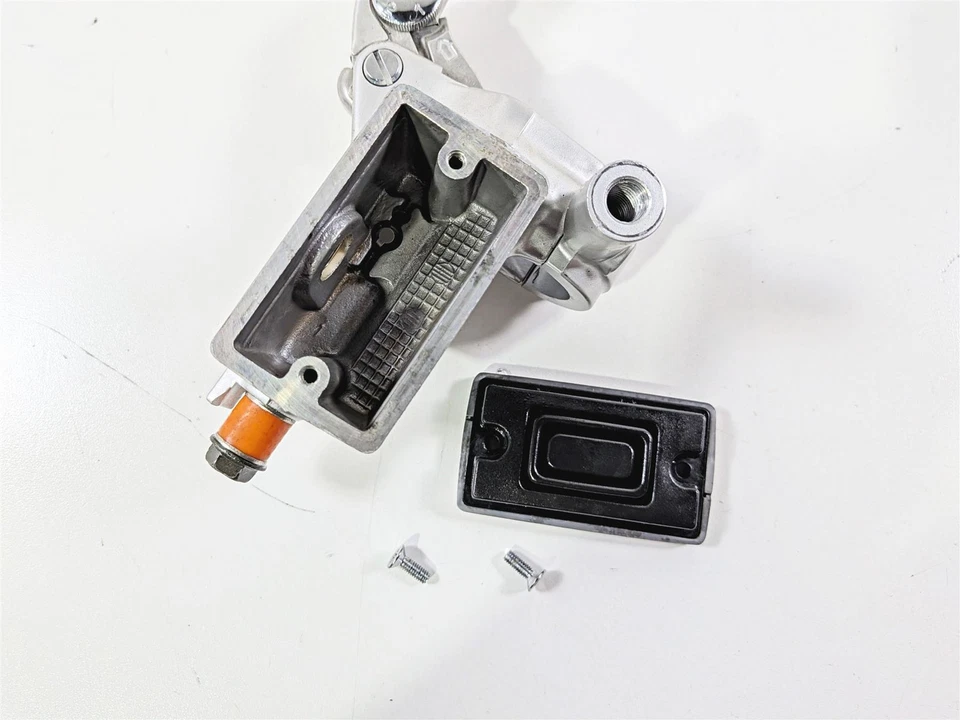 Suzuki VZ800 M50 2005 Boulevard Nissin cilindro maestro de freno delantero 59600-10F50 Foto 2 de 4