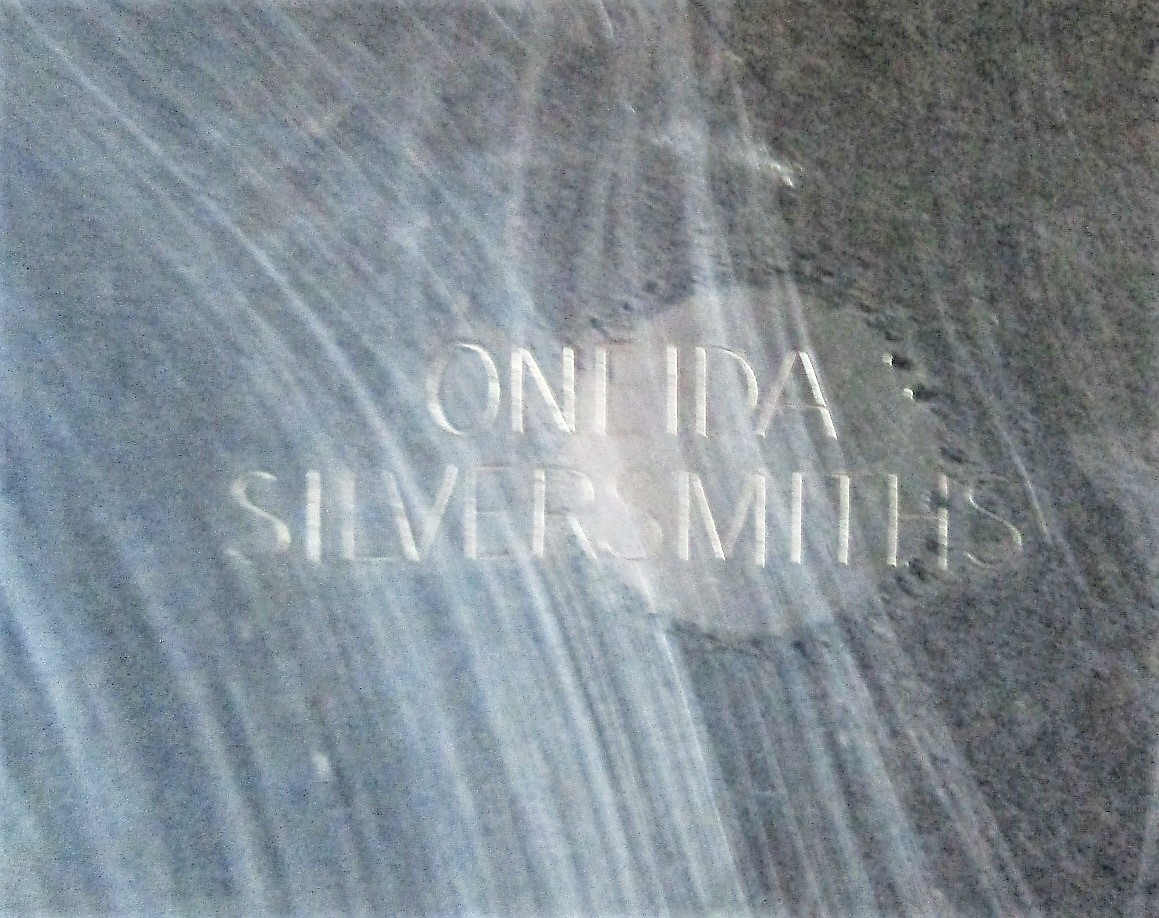 Oneida Silversmiths Silver-plated Ribbed Console Candle Holders, 2-3/4"x3"
