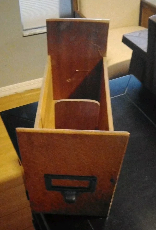 Antique Tiger Oak 4 Drawer library Card Catalog File Cabinet brass pulls vintage - Image 2 of 4