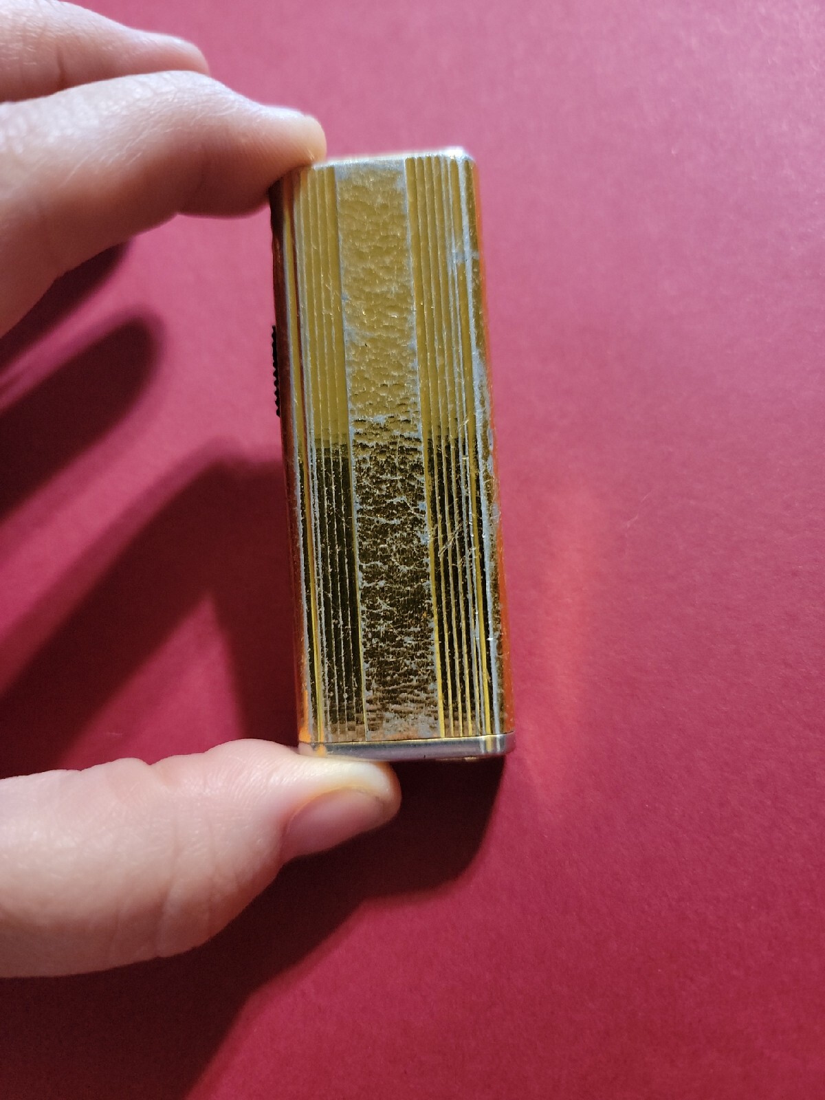 GOLD TEXTURED VERTICAL PUSH DOWN LIGHTER 