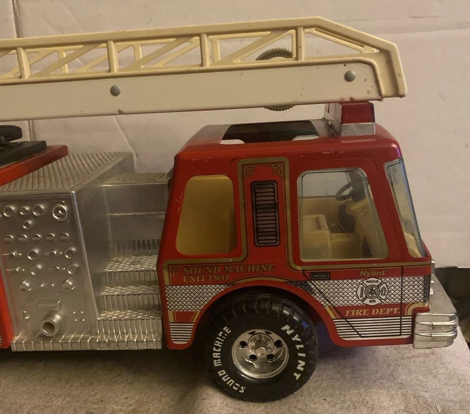 Nylint Sound Machine Ladder Fire Truck Dept. Department Squad Vintage Unit 2 - Image 4 of 4