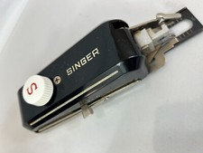 Ojal Singer vintage para máquina de coser eléctrica en estuche verde menta