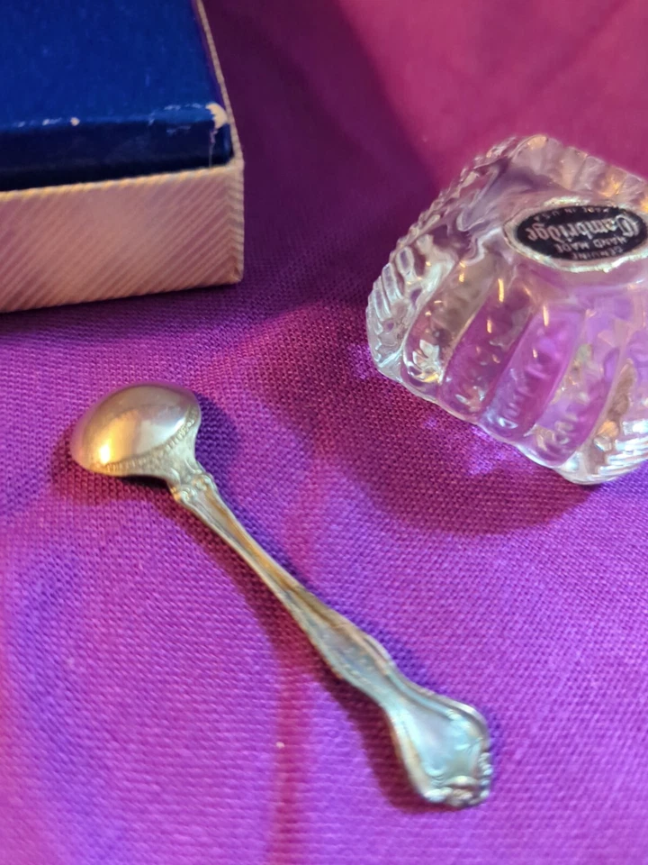 Cuchara de sal Westmorland de plata esterlina George y Martha y bodega Cambridge Foto 4 de 4