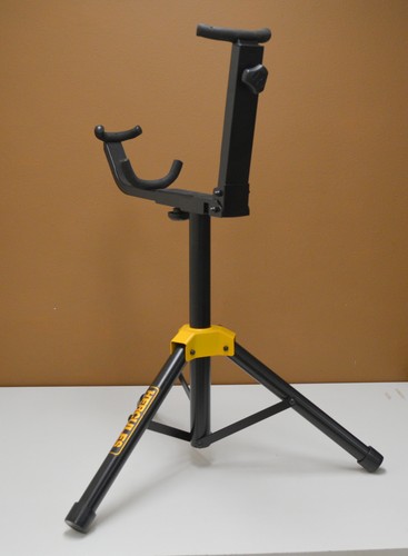 USED, EXCELLENT CONDITION HERCULES DS552B LOW BRASS STAND
