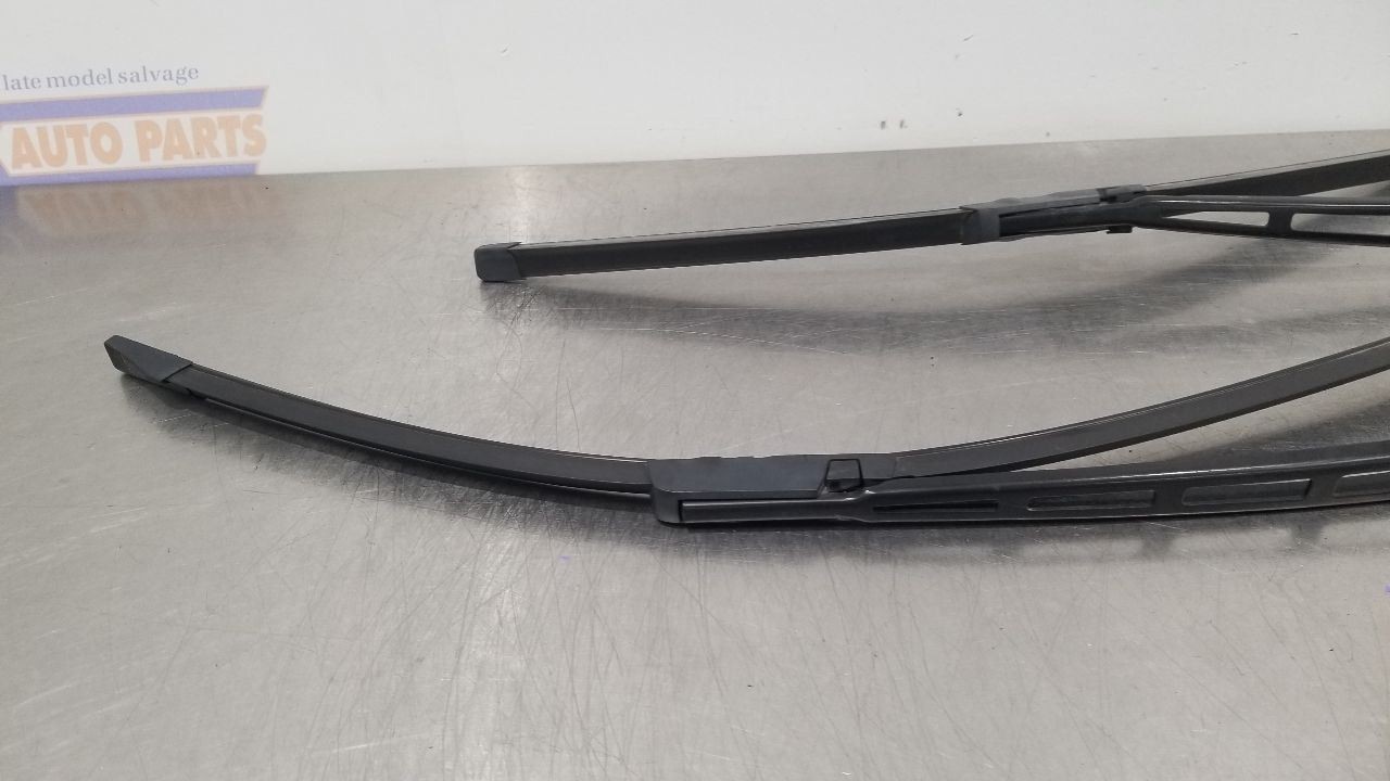 11 AUDI R8 WINDSHIELD WIPER ARM SET PAIR