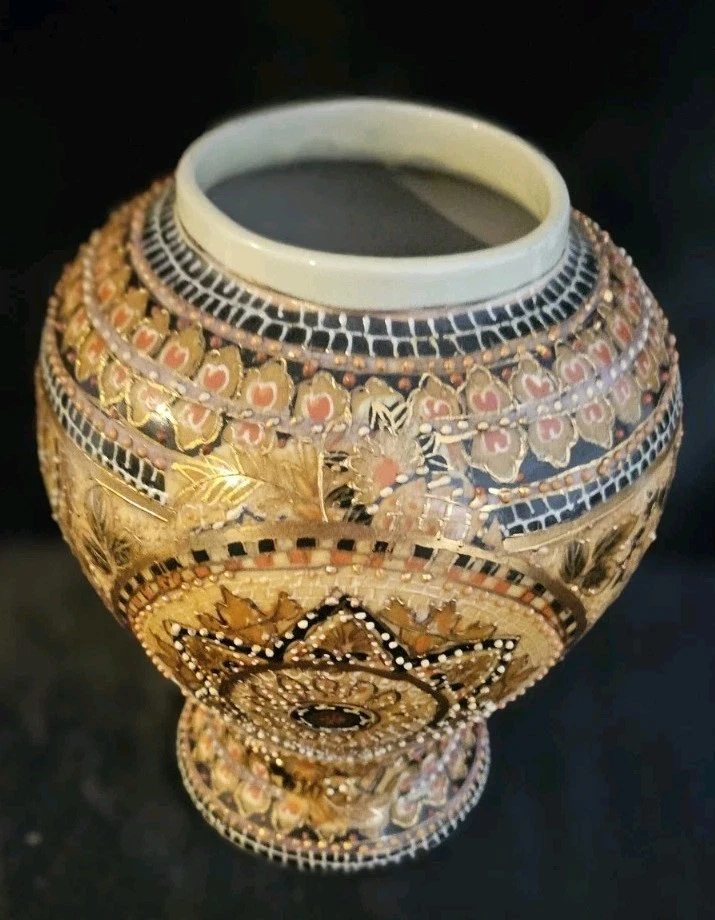 Chinese Porcelain Vase/ Urn  "THE GREAT WALL"  HAND PAINTED 7"