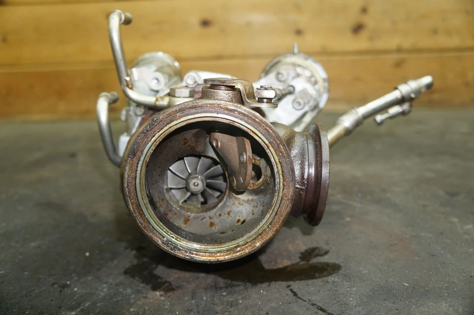 Conjunto turbocompresor izquierdo 11657848114 OEM BMW M5 F10 2012-14 M6 F12 12-15 Foto 4 de 4