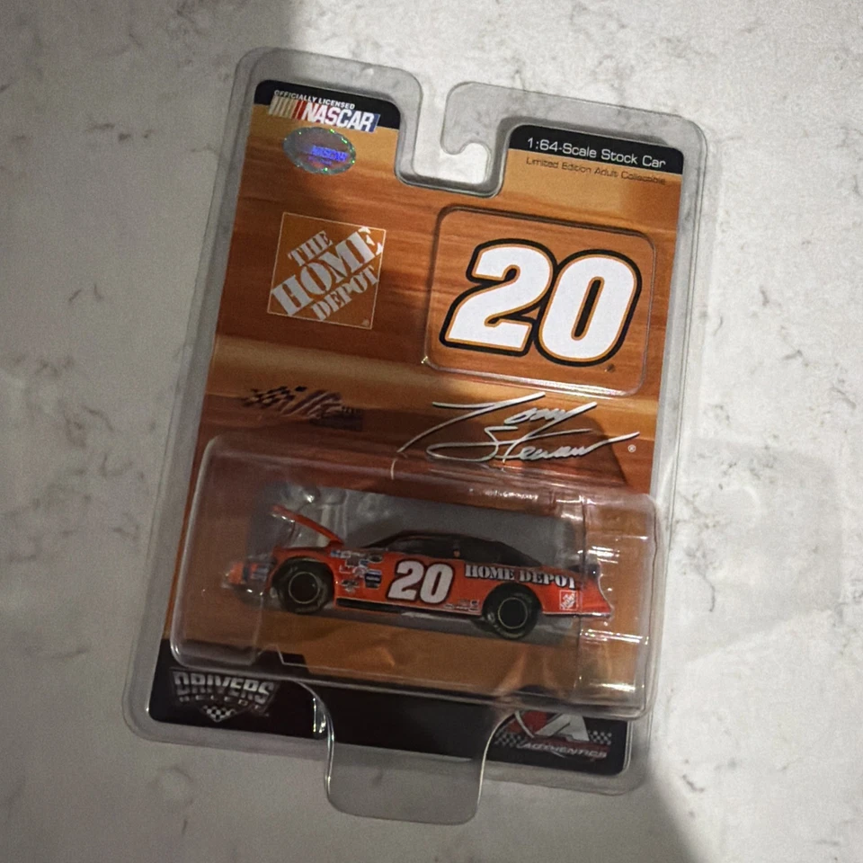 *MUY RARO* NASCAR Tony Stewart 2007 Home Depot Drivers Select Foto 2 de 4