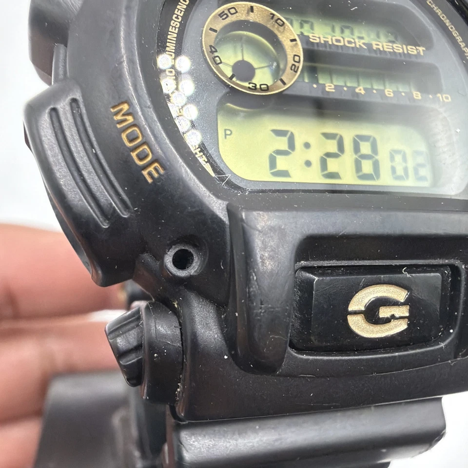 Casio Digital G-Shock DW9052GBX-1A9 Hombre Serie 9052 Negro Oro Cuarzo (Z3-B1) Foto 3 de 4