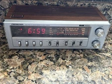 VINTAGE Sound Design Radio Alarm Clock Tv Monitor Woodgrain Analog Digital VIDEO