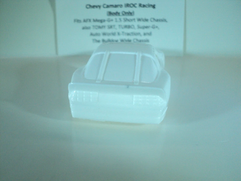 Carrocería de auto ranura de resina HO Chevy Camaro IROC negra TOMY Mega-G+ chasis corto 1,5 Foto 4 de 4