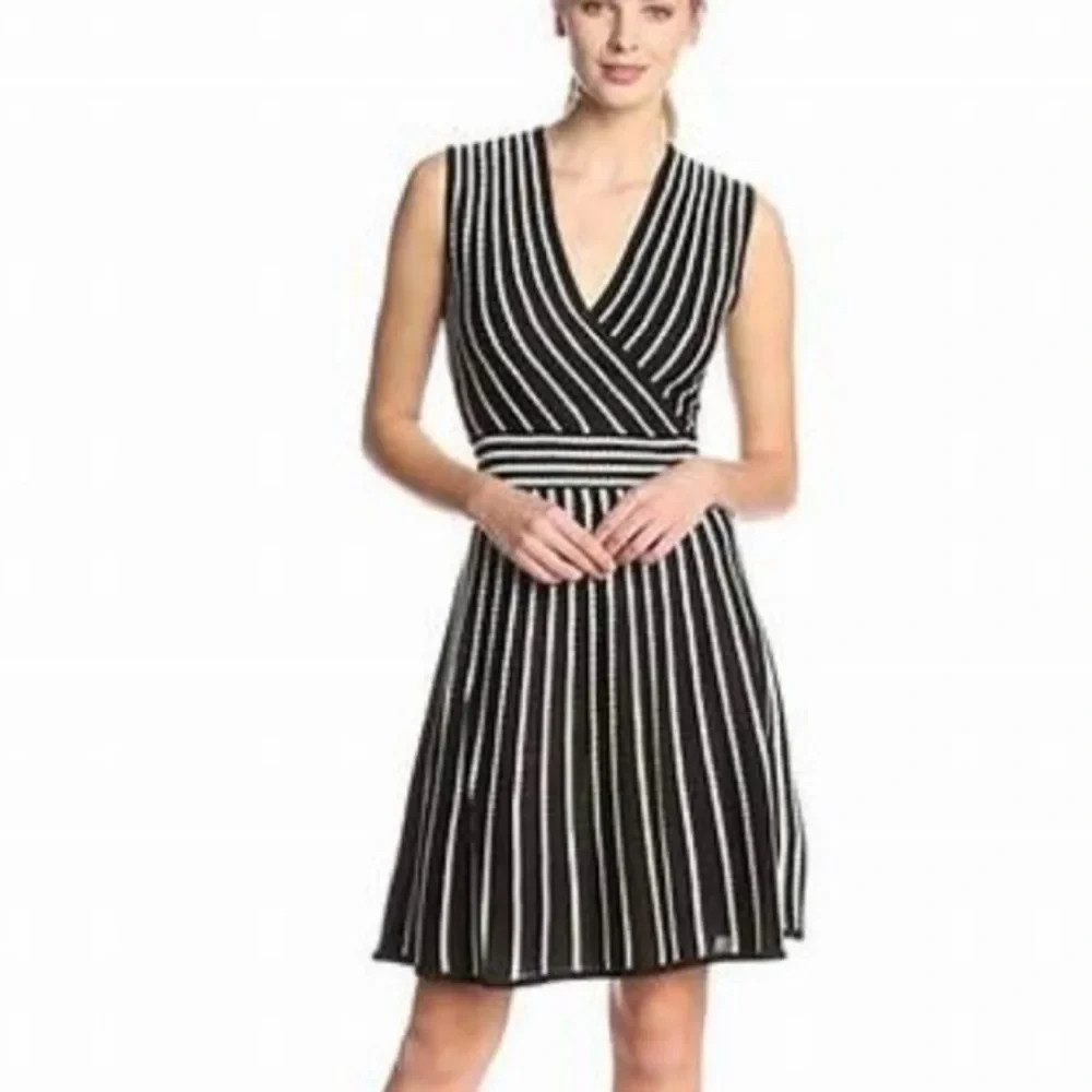 Calvin Klein Sleeveless Black White Striped Lightweight Knit Flare Dress Sz M