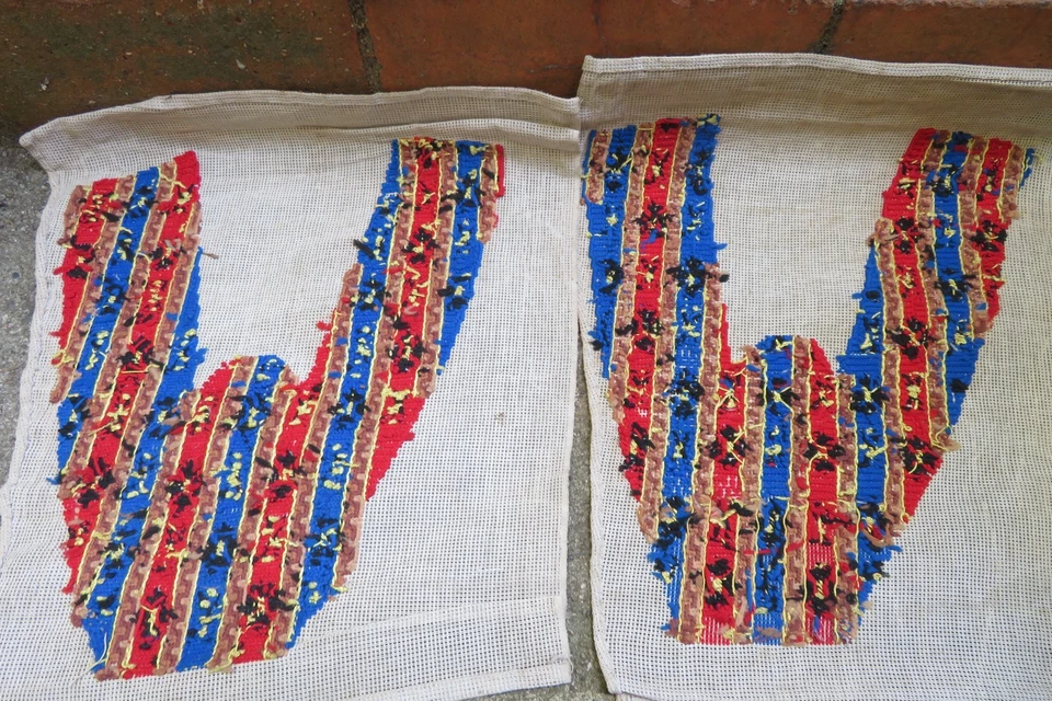 MOTIFS brodés POINT COMPTé anciens pour PAIRE de PANTOUFLES INSOLITE - Photo 4/4