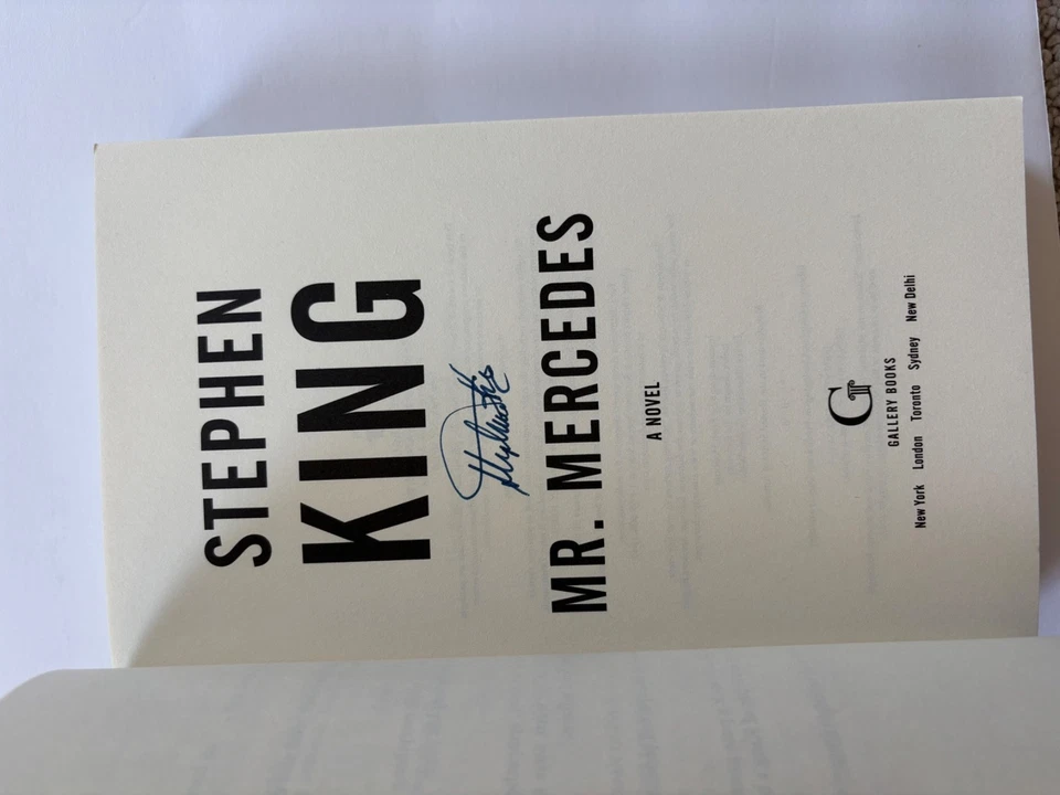 Stephen King Signed Mr Mercedes Paperback Book Autographed PB Bill Hodges JSA Foto 2 de 4