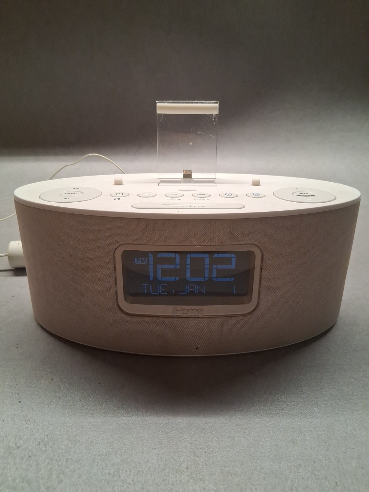 iHome iDL46 Dual Alarm FM Clock Radio Charging Dock Apple iPod iPad iPhone