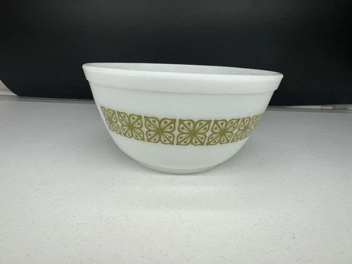 Vintage PYREX Square Flower AUTUMN FLORAL Verde 402 BOWL 1.5 Qt USA Green Mix