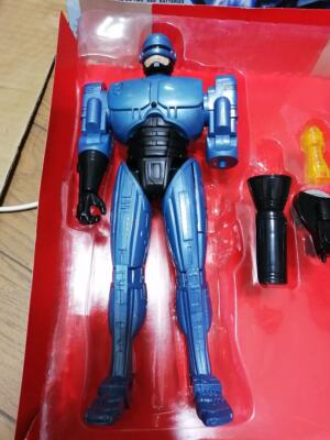 HE TALKS Battle Lights & Action Sounds ROBOCOP Alpha Commando