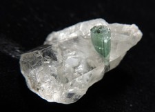 TOP Indigolith blau-grün aus Afghanistan auf Quarzkristall