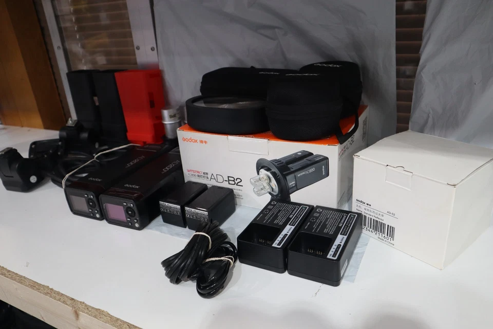 Godox AD200 Pro (Kit de cabeza x2) + AD-B2 + Bombilla + Reflector + BELLEZA + EXCELENTE #19964 Foto 3 de 4