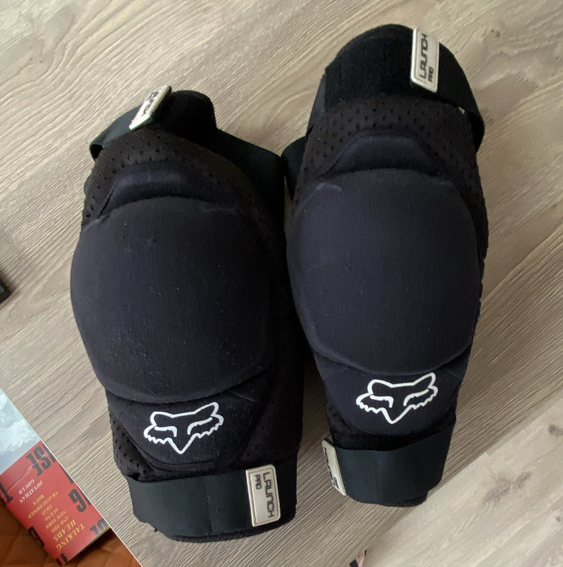 Fox Launch Pro knee guards Black Size L/XLPair (2) for Cycling Arms