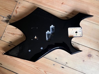 BC Rich Bronze Series Warlock Bassgitarrenkörper 2000er Roadworn