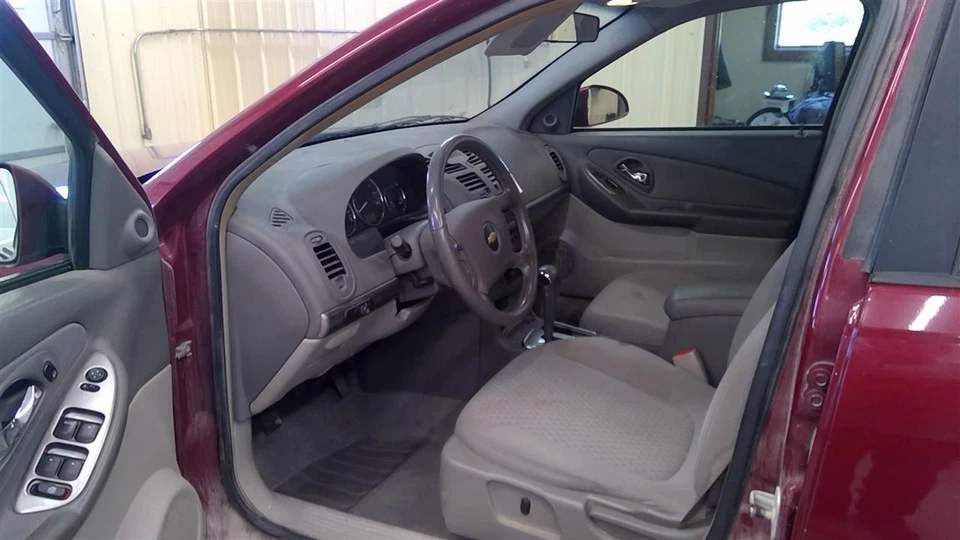 Used Left Sun Visor fits: 2006 Chevrolet Malibu classic style emblem in grille w - Изображение 2 из 4