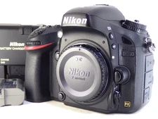 Nikon D600 Digital SLR Camera 24.3MP Body Charger Set Japan! w/o AF Nikkor Lens