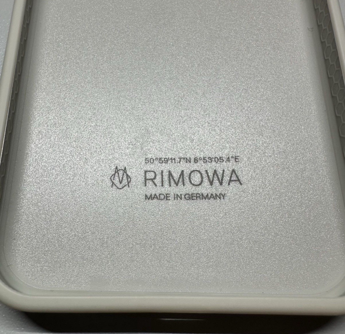 RIMOWA - Aluminum Silver Case for iPhone 16 Pro | eBay RIMOWA - Aluminum Silver Case for iPhone 16 Pro | eBay