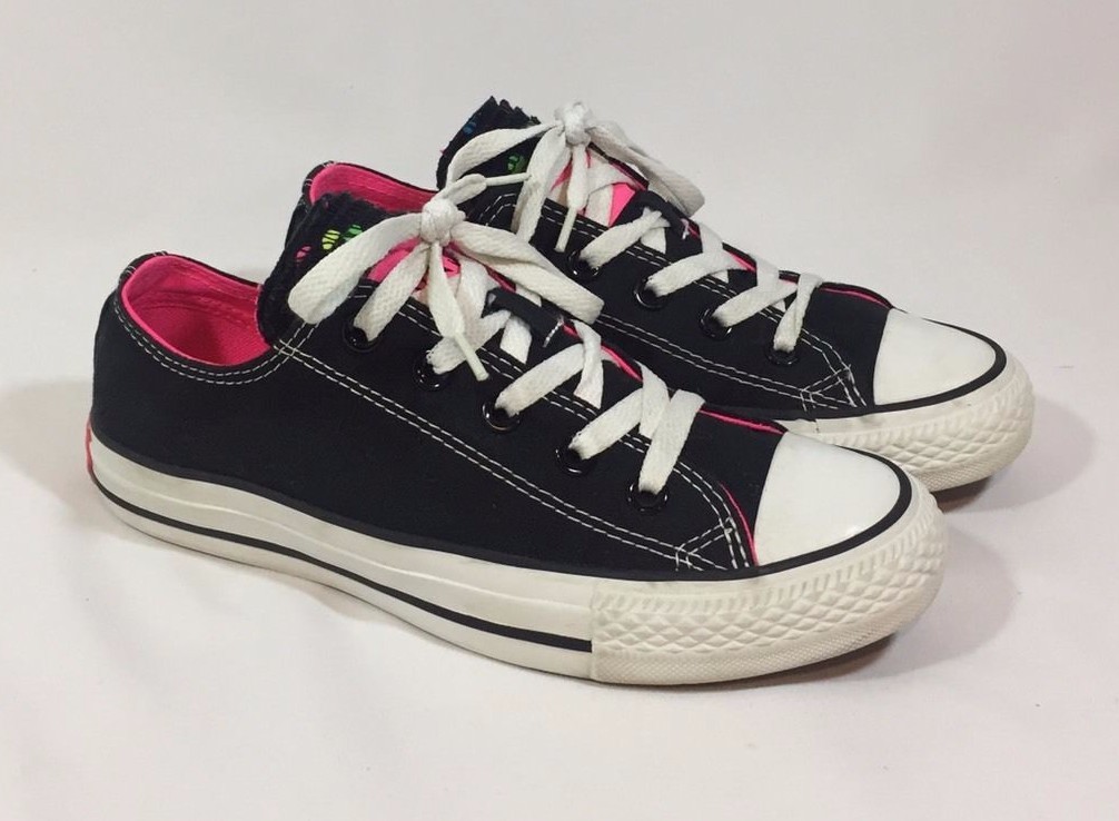black converse with pink tongue