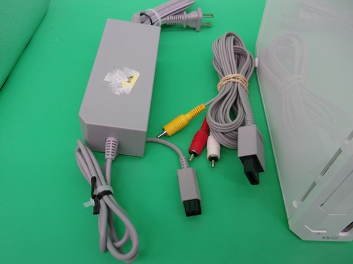 Nintendo Wii RVL-001 GameCube Compatible Console Wii Bundle With Games Tested - Picture 2 of 20
