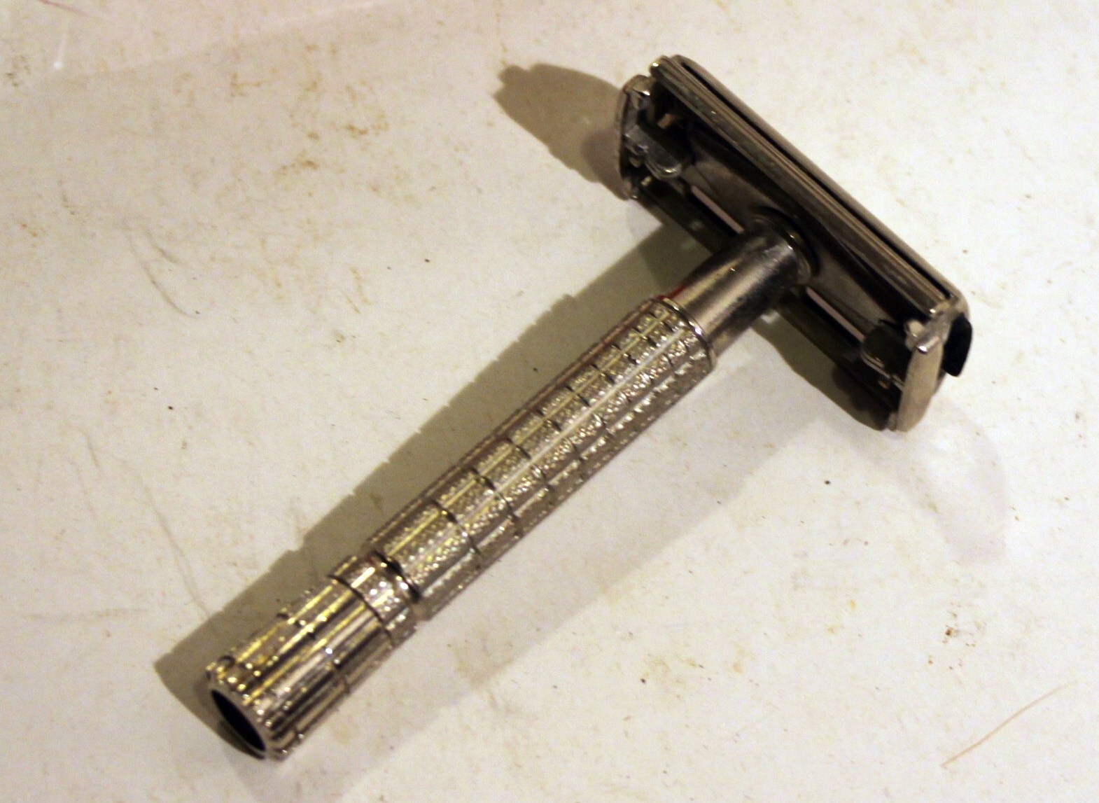 vintage Gillette Adjustable razor in original case with blade and lure, mens set