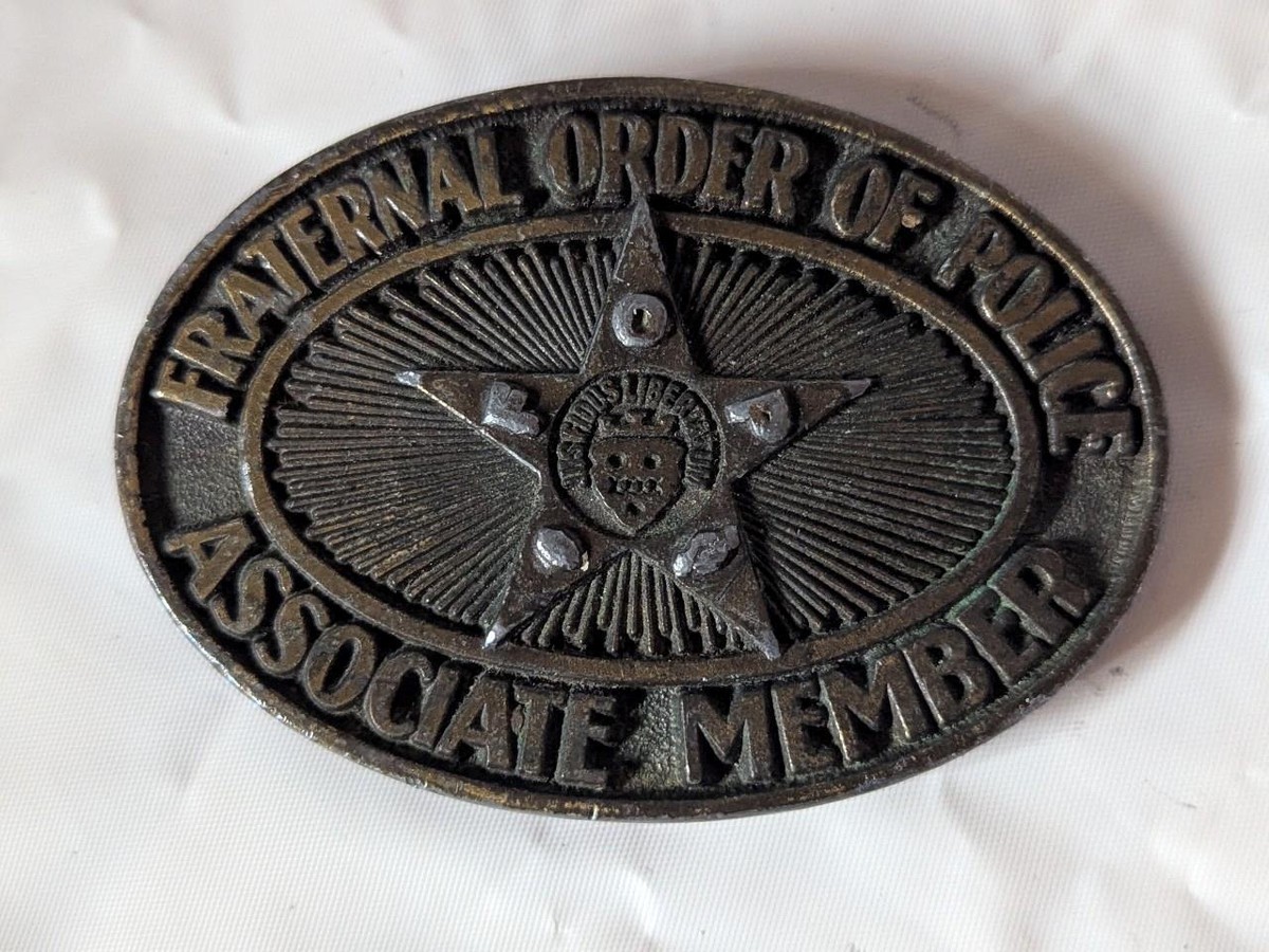 vintage 1970s fraternal order of police WESTERN belt buckle  display picture 1