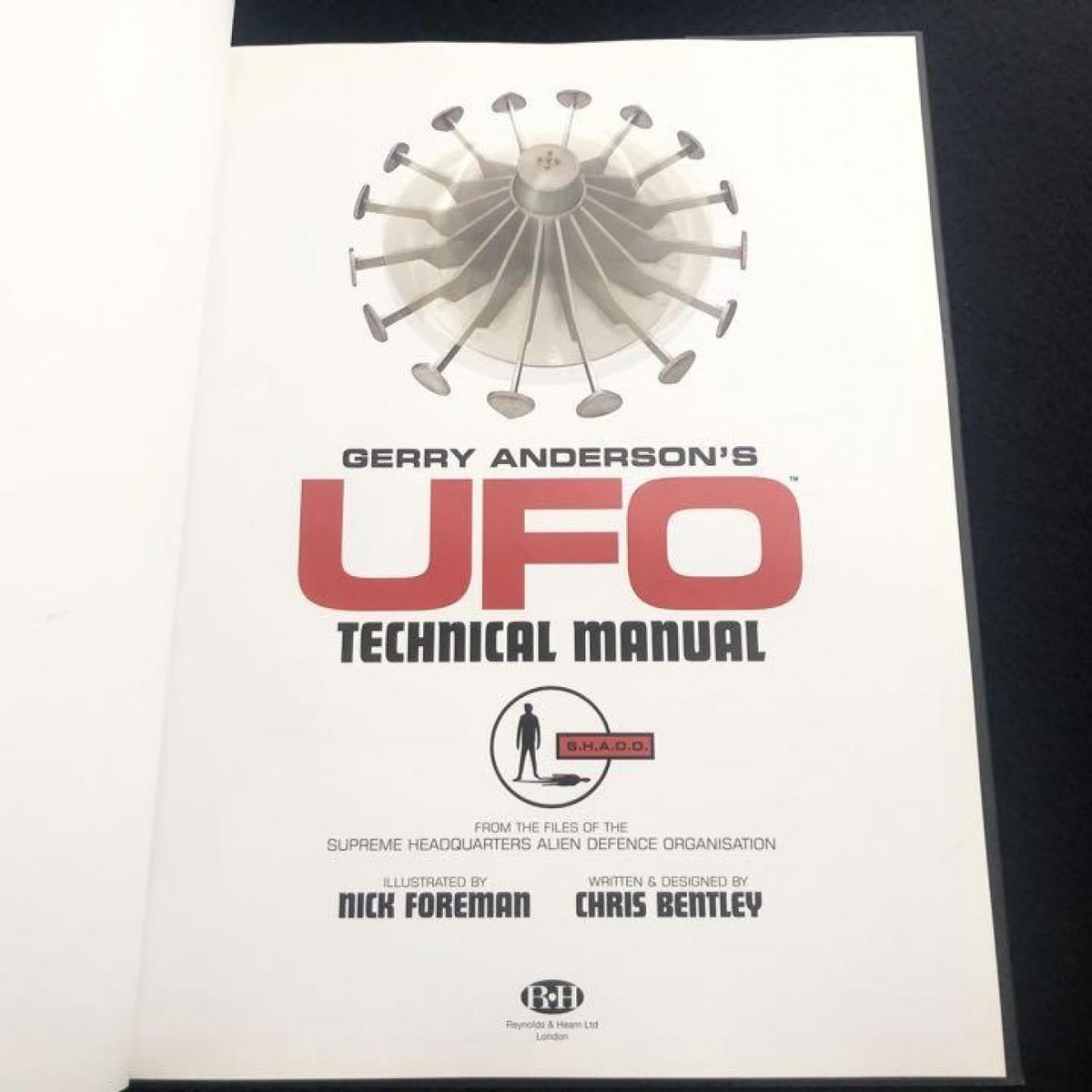 アート・デザイン・音楽 Gerry Anderson's UFO Technical Manual s-l400.jpg
