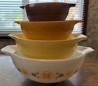 Pyrex Town And Country Cinderella Mixing Bowl Set Of 4. Amazing Condition. ￼