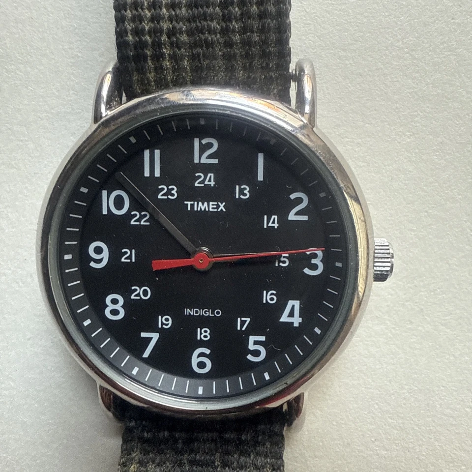 Reloj Timex Expedition Scout 30 mm correa de tela verde/titanio Foto 2 de 4